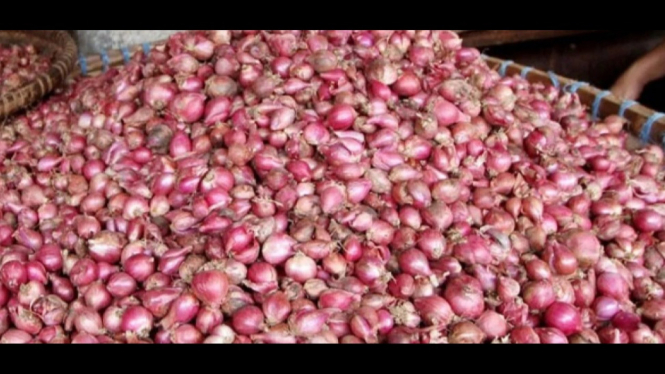 Ilustrasi bawang merah di pasar tradisional