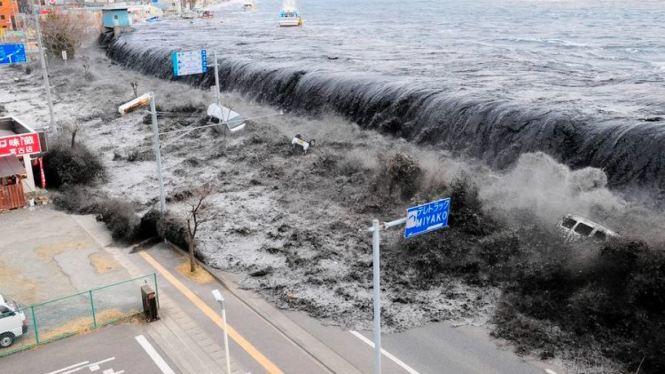 Ilustrai tsunami di Jepang