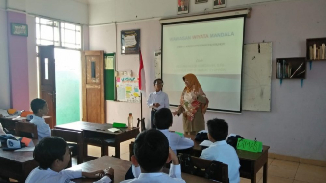 Suasana belajar sebuah SMP