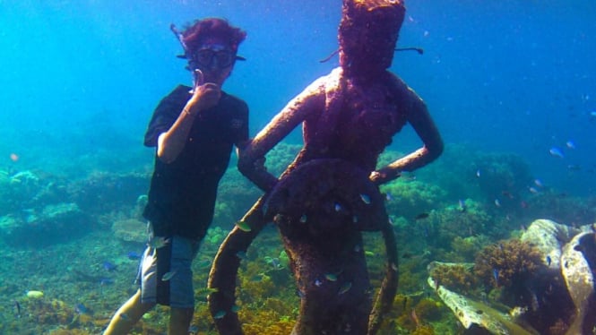 Foto Wisatawan di Bangsring Under Water