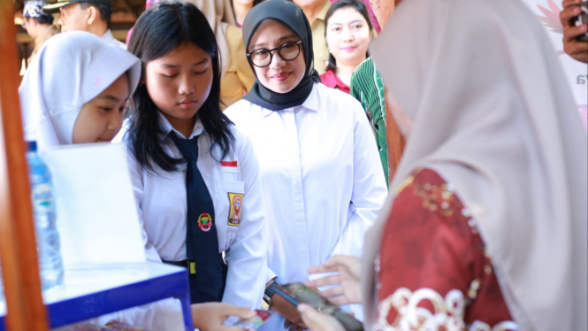 Bupati Ipuk Dorong Pengelolaan Keuangan di Kalangan Pelajar