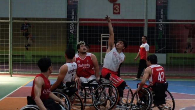 Basket dengan kursi roda