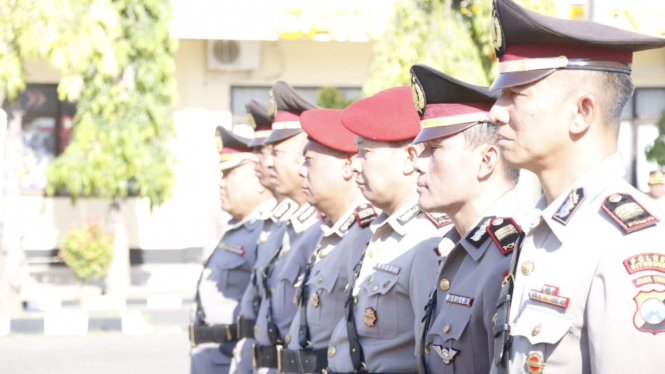 Prosesi Sertijab Kabag, Kasat dan Kapolsek Jajaran Polres Situbondo