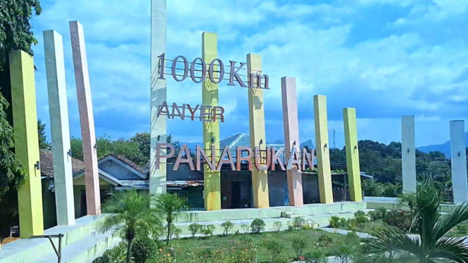 Monumen 1000KM Anyer Panarukan