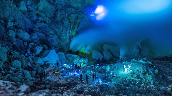 Blue fire kawah ijen Banyuwangi