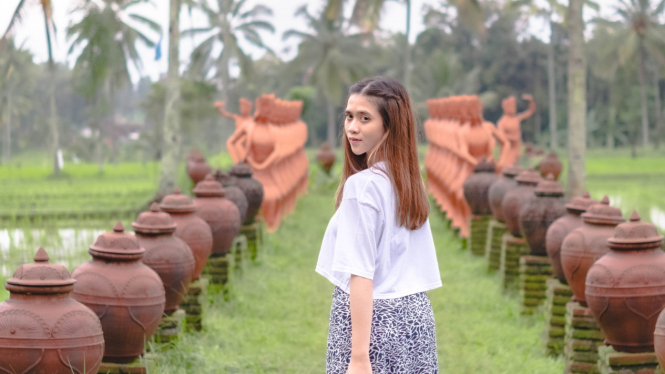 Wisatawan Taman Gandrung Terakota