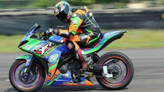 Pembalap motor di sirkuit Sentul