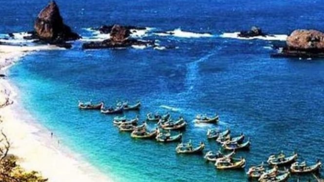 5 Keajaiban Pantai Papuma, Lebih dari Sekadar Pasir Putih