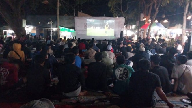 Nobar di RTH Desa Bajulmati