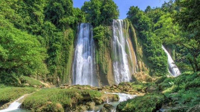 Pesona Air Terjun Kembar Tiga yang Bikin Takjub!