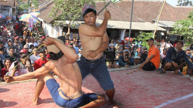 Tradisi Ojung di Lumajang