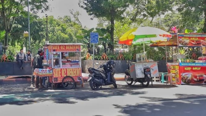 Pedagang di Taman Kota