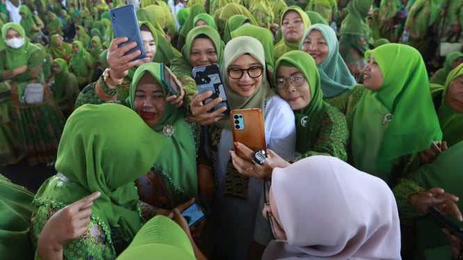 Hadiri Pelantikan PAC Muslimat NU, Bupati Ipuk Ajak Bangun Banyuwangi