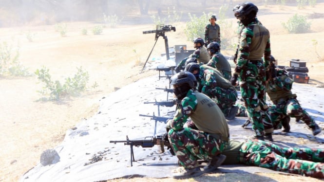 Prajurit Yontaifib 2 Marinir Latihan Menembak Senjata Bantuan