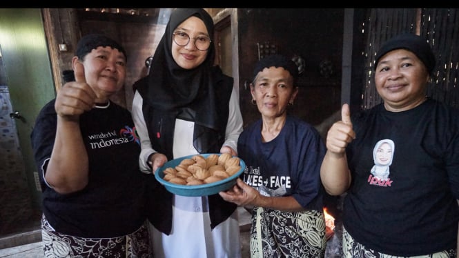 Nikmatnya Kue Klemben Tradisional dari Desa Adat Banyuwangi