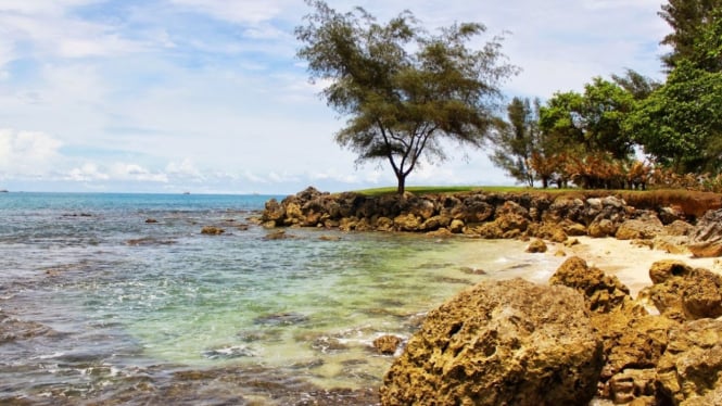 Anyer-Carita: Pesona Senja dan Bisikan Legenda dari Pesisir Banten