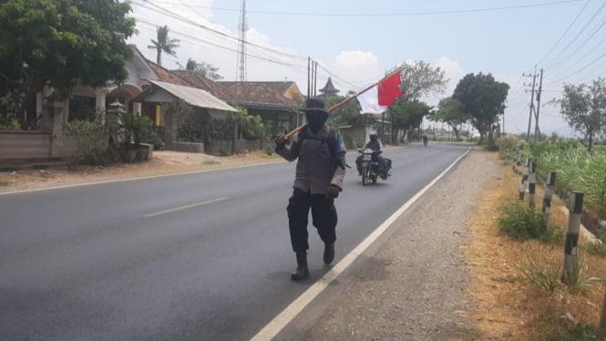 Aksi jalan kaki Kanit Provost Polsek Wongsorejo, Aipda Partika