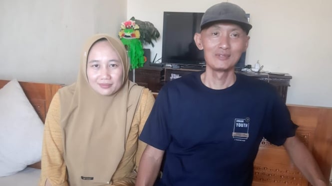 Orang tua S Korban Bullying, Hidayat dan Siti Holisah