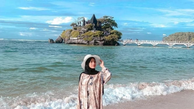 Wisata Pantai Balekambang