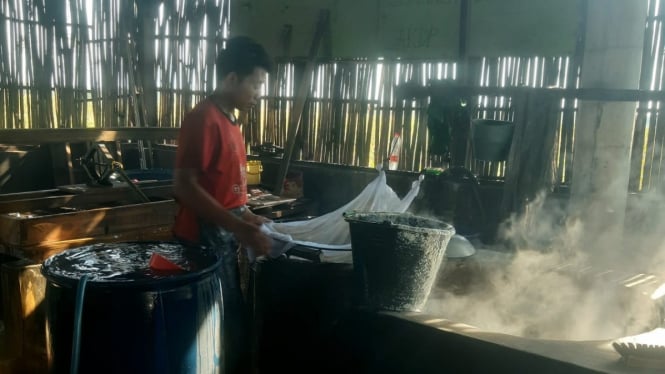 Mengintip Sejenak Pabrik Tahu Tradisional Milik Broto Warung Ndeso