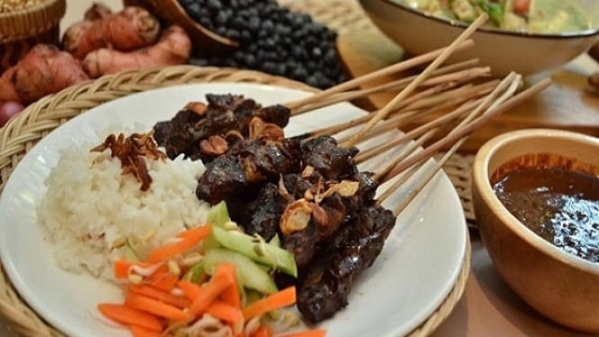 Menikmati Sate Matang, Sepotong Legenda di Setiap Gigitan