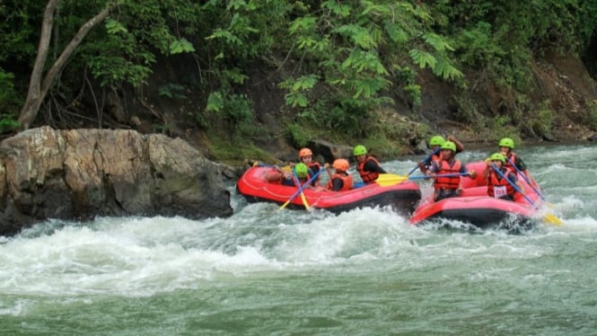 Mengarungi Jeram Sejarah, Mitos, dan Pesona Alam Aceh