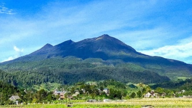 Bidadari Gunung Lawu Mitos, Legenda, dan Jejak di Puncak Tertinggi