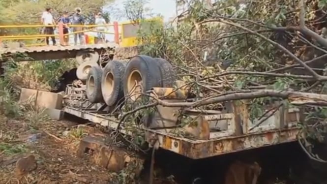 Tragedi Maut di Pasuruan, Truk Beton Terjun ke Sungai, Sopir Tewas