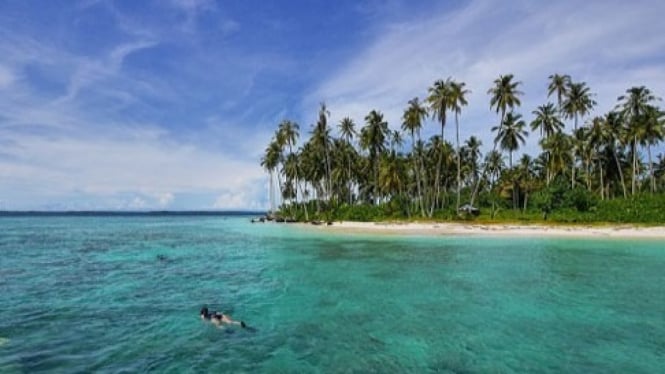 Menguak Misteri Pantai Cemara Indah