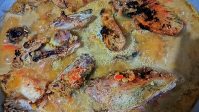 Ayam pedas kuah santan