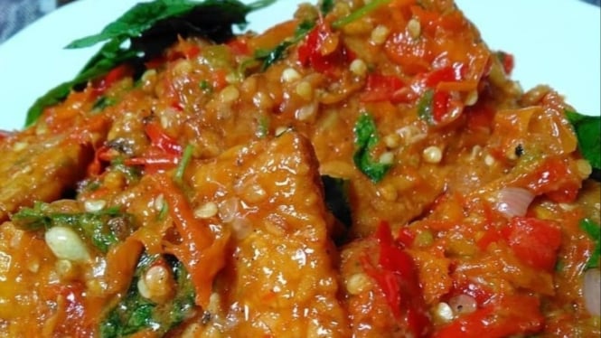 Tempe Penyet Sambal Terasi Kemangi: Menu Praktis yang Uenak Tenan!