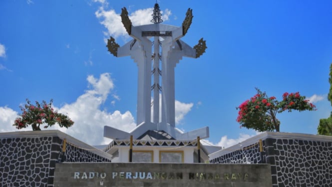 Monumen Radio Rimba Raya