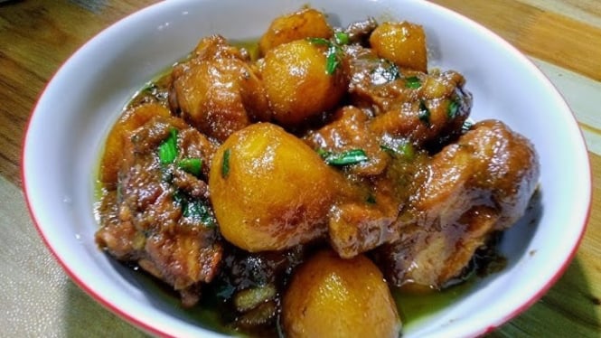 Semur ayam kentang