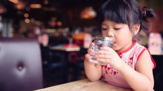 Cara minum air putih