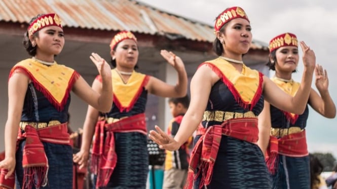 Pesona Mistis dan Filosofis Tari Tor-tor: Warisan Budaya Luhur Medan