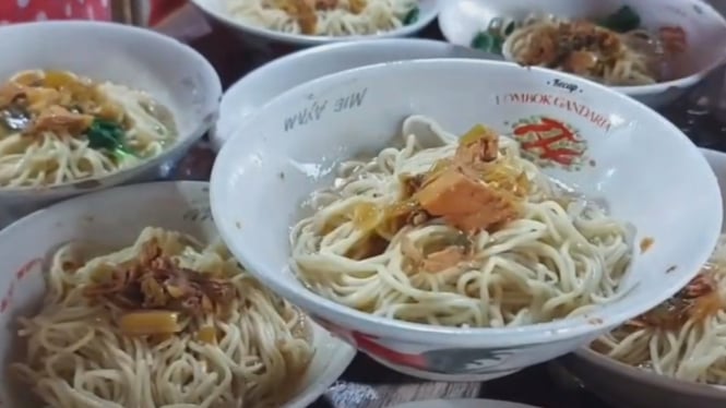 Viral! Kedai Mie Ayam Legendaris di Pasuruan, Hanya Rp2.000