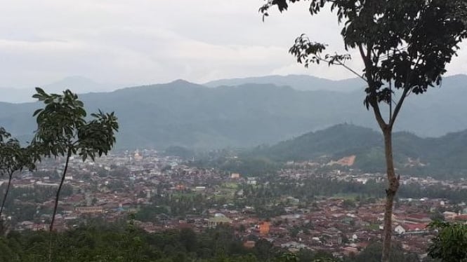 Bukit Simarsayang: Potensi Wisata Alam Memukau