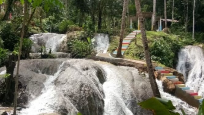 Surga Tersembunyi di Sumatera Utara: Air Terjun Humogo