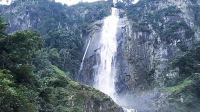 Air Terjun Ponot: Keajaiban Alam di Jantung Sumatera Utara