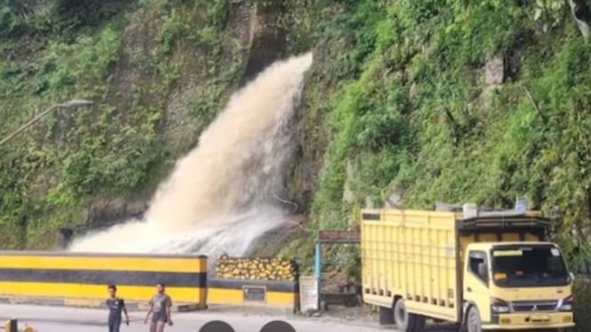 Air Terjun Lae Pendaroh: Keajaiban Alam di Tepi Jalan Dairi