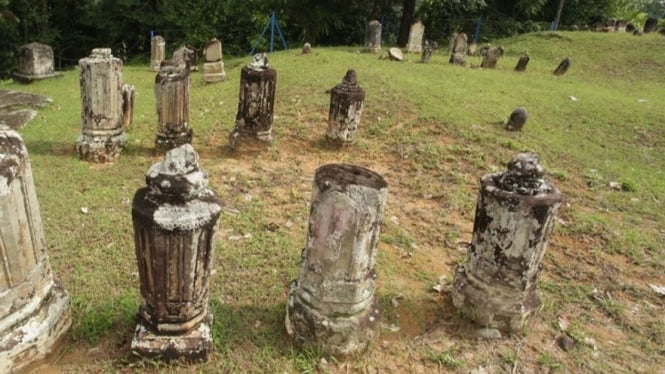 Menguak Misteri Makam Mahligai