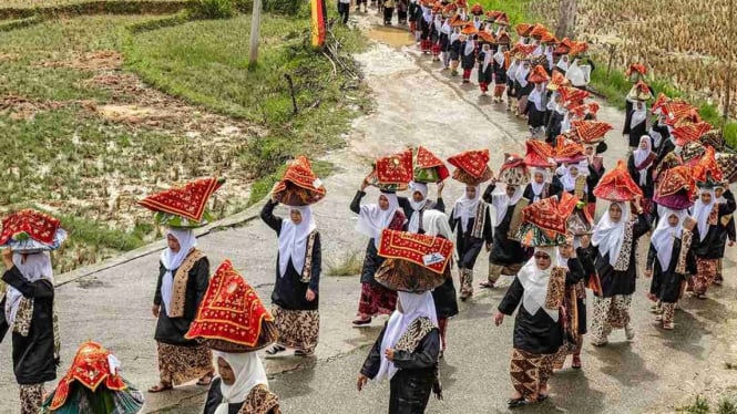 Mengenal Lebih Dekat Pesona Budaya Agam