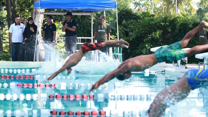 Ratusan Atlet Renang Banyuwangi Adu Cepat