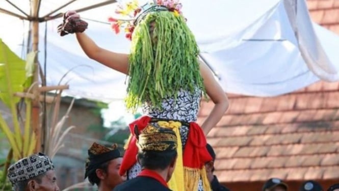 Ritual Tradisi Seblang: Tarian dalam Kesurupan yang Menyatu