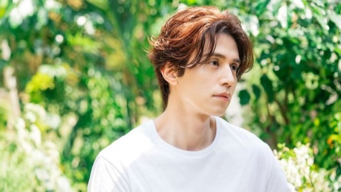 Lee Dong Wook, dijuluki vampire karena tidak menua