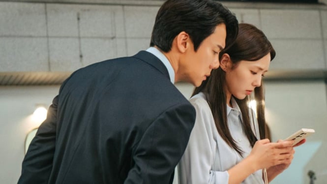 Yoo Yeon Seok dan Chae Soo Bin terlihat bersama di Tebas Land