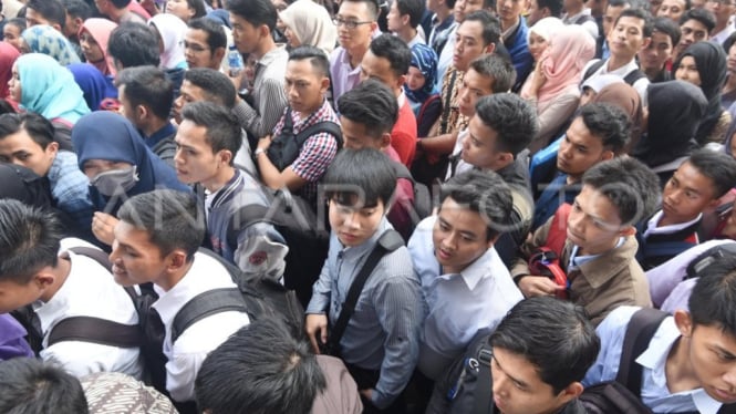 Antrian Para Pencari Kerja