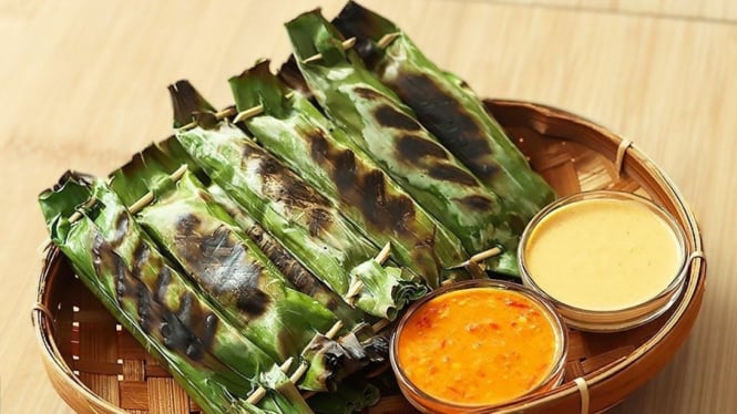 otak-otak ikan daun pisang dengan bumbu kacang yang mengoyang lidah