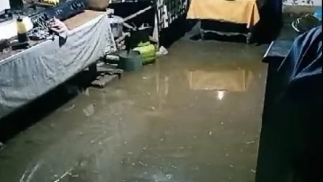 Banjir rob menggenangi rumah warga Desa Bengkak