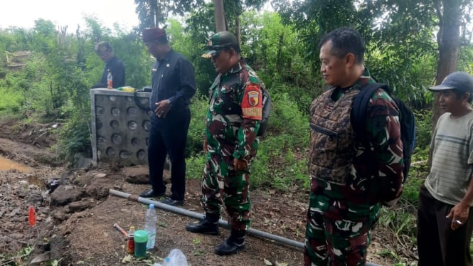 Kades Bangsring, Sutoyo bersama Danramil Wongsorejo